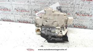 O83613 Gebruikte slotmechaniek portier 4deurs rechts-voor Volkswagen Passat