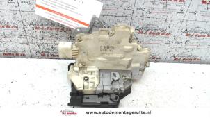 O83346 Gebruikte slotmechaniek portier 4deurs links-achter Volkswagen Passat