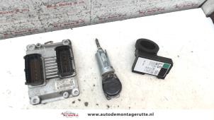 O113683 Gebruikte contactslot + computer Opel Agila