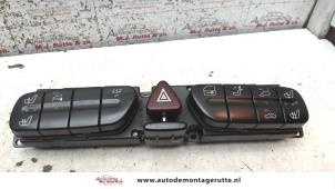 O104024 Gebruikte paniekverlichtings schakelaar Mercedes C-Klasse