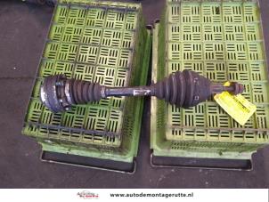 O111071 Gebruikte homokineetas links-voor Volkswagen Passat