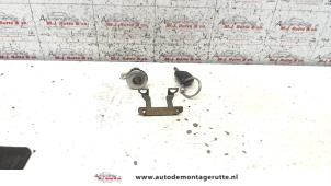 O81661 Gebruikte portierslot cilinder links Peugeot 106