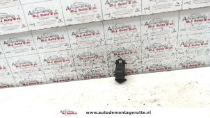 O107834 Gebruikte ruit schakelaar elektrisch Peugeot 108