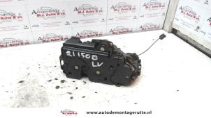 O83213 Gebruikte slotmechaniek portier 4deurs links-voor Seat Ibiza