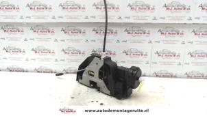 O82867 Gebruikte slotmechaniek portier 4deurs links-voor Mercedes A-Klasse