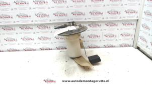 O120689 Gebruikte brandstofpomp elektrisch Mazda 6.