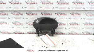 O79628 Gebruikte deurgreep 2deurs links Opel Corsa