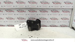 O82356 Gebruikte slotmechaniek portier 2deurs links Opel Corsa
