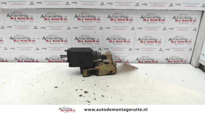 Gebruikte Slotmechaniek Portier 2Deurs rechts Peugeot 106 O82738