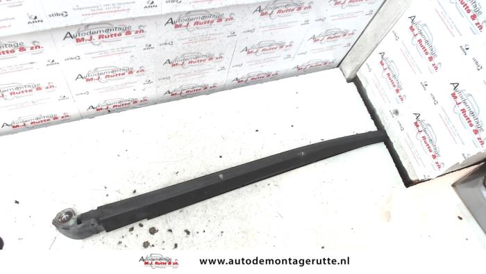 Gebruikte Ruitenwisserarm achter Skoda Fabia O97583