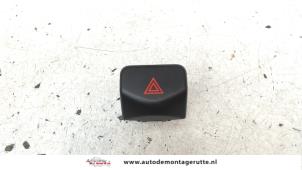 O104323 Gebruikte paniekverlichtings schakelaar Nissan Note