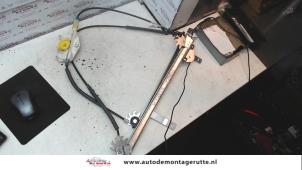 O77738 Gebruikte ruitmechaniek 2deurs links-voor Peugeot 307