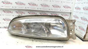 O73762 Gebruikte koplamp rechts Mazda 121