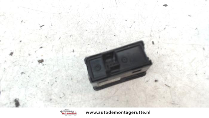 Ruit schakelaar elektrisch van een Opel Astra H (L48) 1.9 CDTi 16V 120 2010