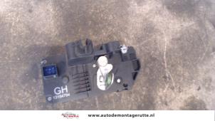 O83322 Gebruikte portierslot mechaniek 4deurs links-achter Opel Meriva