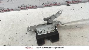 O91562 Gebruikte achterklep slotmechaniek Opel Zafira