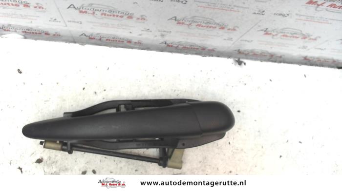 Portiergreep 4Deurs rechts-voor van een BMW 3 serie (E46/4) 318d 16V 2003