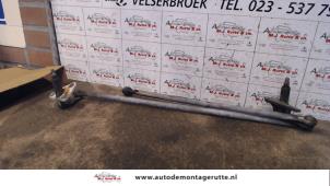 O118300 Gebruikte ruitenwis mechaniek Daihatsu Charade