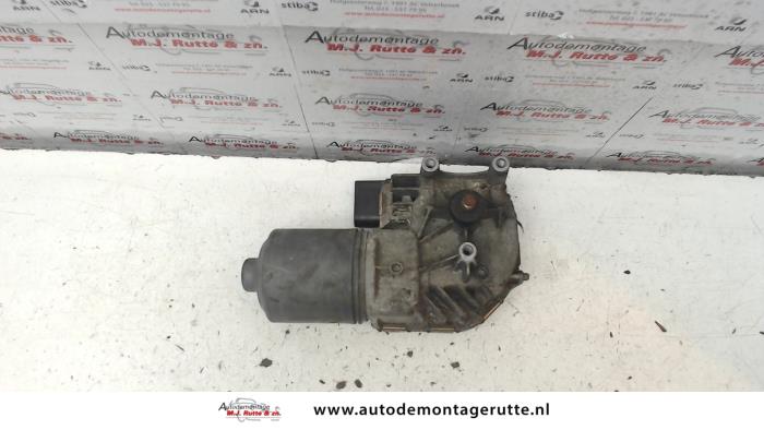 Ruitenwissermotor achter van een Volvo S40 (MS) 2.0 D 16V 2005