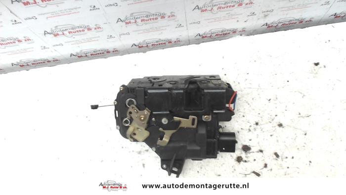 Deurslot Mechaniek 4Deurs rechts-voor van een Seat Leon (1M1) 1.9 TDI 110 2002