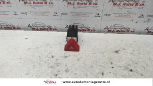 O104132 Gebruikte schakelaar paniekverlichting Volkswagen Golf Plus