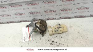 O83261 Gebruikte slotmechaniek portier 4deurs links-voor Toyota Yaris Verso