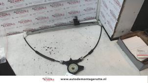 O88900 Gebruikte ruitmechaniek 4deurs links-achter Mazda 5.