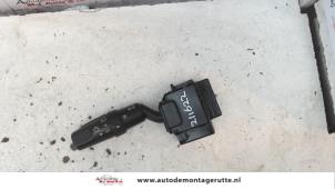 O101741 Gebruikte schakelaar richtingaanwijzer Mazda 5.