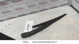 O97541 Gebruikte ruitenwisserarm achter Mazda 5.