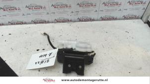 O91722 Gebruikte achterklep slotmechaniek Mazda 5.