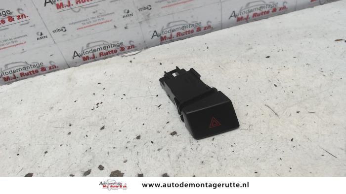 Gebruikte Paniekverlichtings Schakelaar Mazda 5. O104263