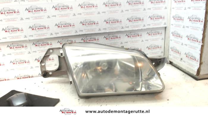 Gebruikte Koplamp rechts Mazda 323F O73747