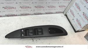 O108963 Gebruikte schakelblok ruiten Nissan Primera