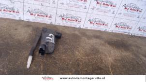 O115483 Gebruikte ruitensproeierpomp voor Peugeot 107
