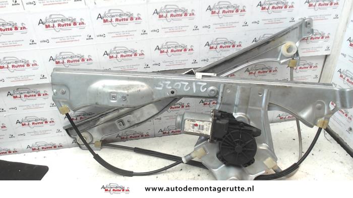 Gebruikte Ruitmechaniek 4Deurs rechts-voor Renault Clio O79415