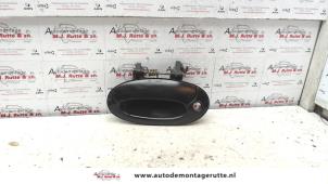 O80200 Gebruikte portiergreep 4deurs links-voor Hyundai Lantra