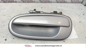 O89385 Gebruikte portiergreep 4deurs links-achter Hyundai Matrix