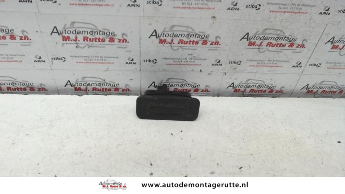 Gebruikte Schakelaar achterklep Renault Scenic O90555