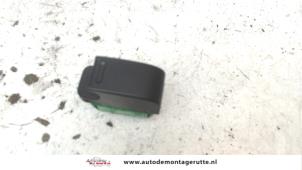 O107878 Gebruikte ruit schakelaar elektrisch Peugeot 107