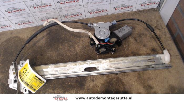 Gebruikte Ruitmechaniek 4Deurs links-voor Mazda Premacy O78145