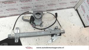 O88914 Gebruikte ruitmechaniek 4deurs links-achter Nissan Primera
