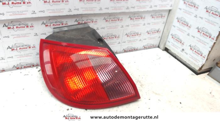 Achterlicht links van een Mitsubishi Colt (Z2/Z3) 1.1 12V 2005