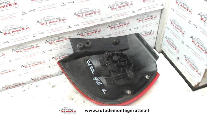 Achterlicht links van een Mitsubishi Colt (Z2/Z3) 1.1 12V 2005