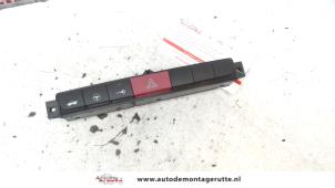 O104218 Gebruikte alarmlicht schakelaar Fiat Punto Grande