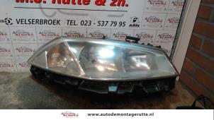 O74204 Gebruikte rechter koplamp Renault Megane