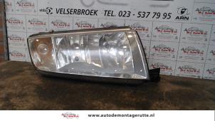 O73935 Gebruikte rechter koplamp Skoda Fabia