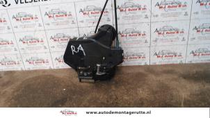 O84060 Gebruikte deurslot mechaniek 4deurs rechts-achter Daihatsu Sirion
