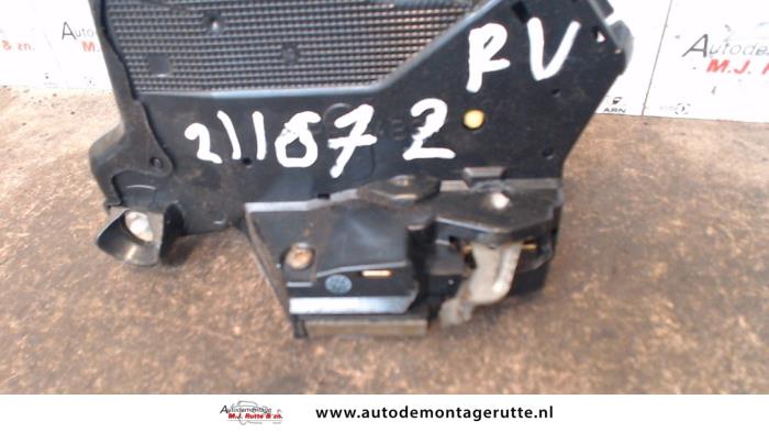 Portierslot Mechaniek 4Deurs rechts-voor van een Daihatsu Sirion 2 (M3) 1.3 16V DVVT 2005