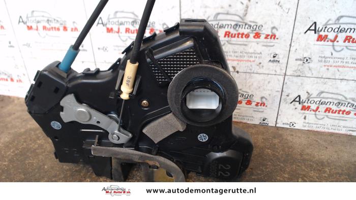 Portierslot Mechaniek 4Deurs rechts-voor van een Daihatsu Sirion 2 (M3) 1.3 16V DVVT 2005