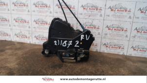 O83805 Gebruikte slotmechaniek portier 4deurs rechts-voor Daihatsu Sirion